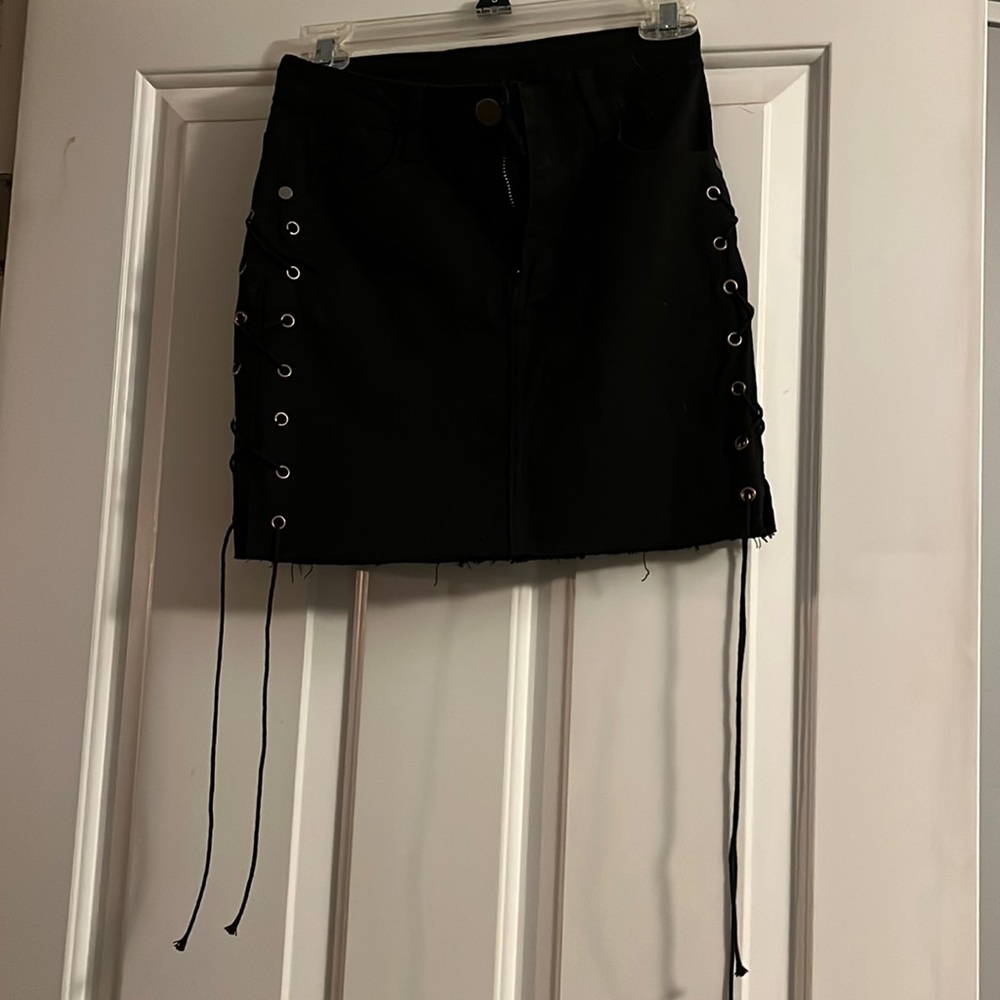 Black Windsor skirt